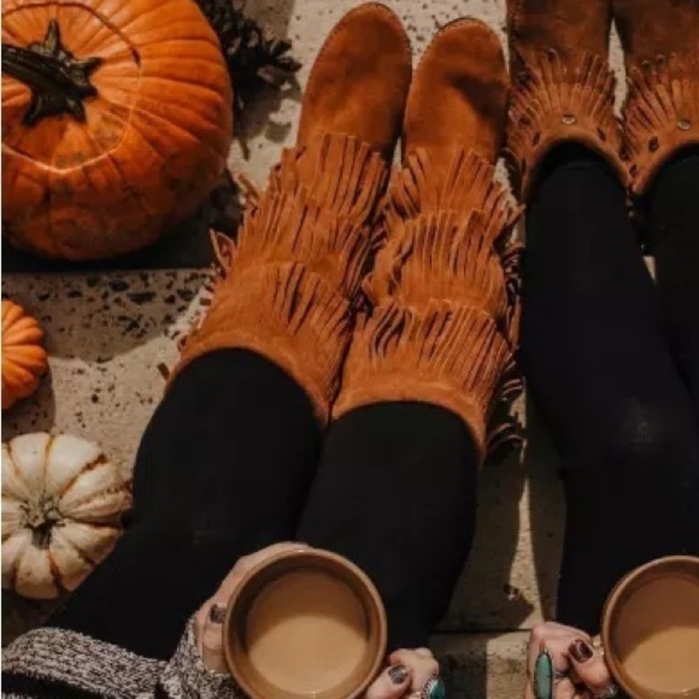 Minnetonka 3-Layer Fringe Boots - Picture 3 of 11